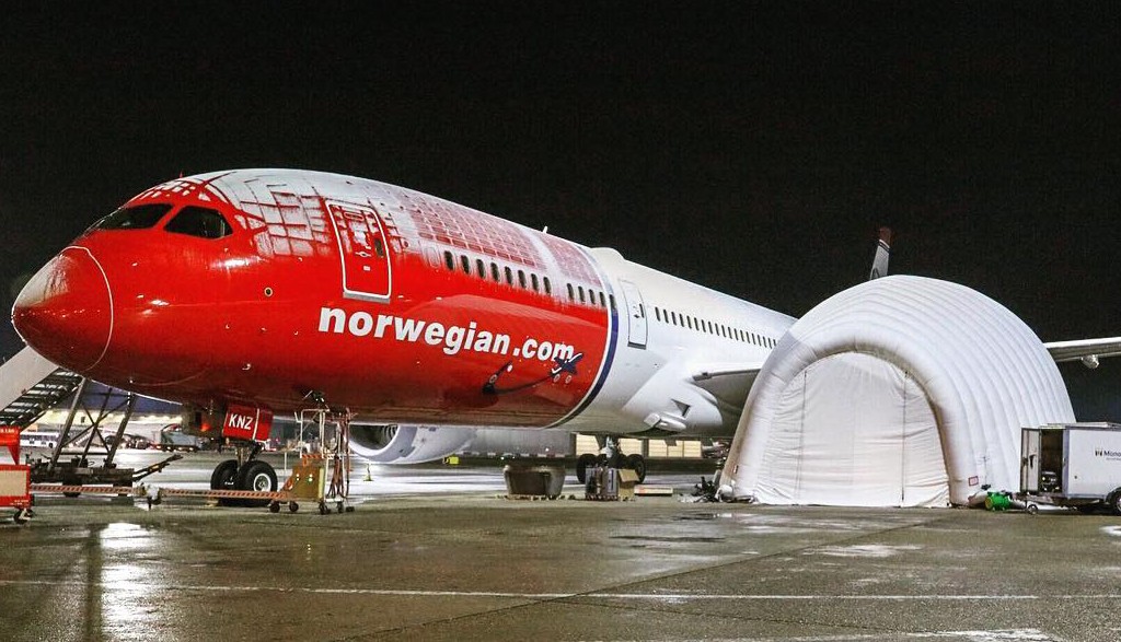 Inflatable-B787-Engine-Maintenance-Shelter